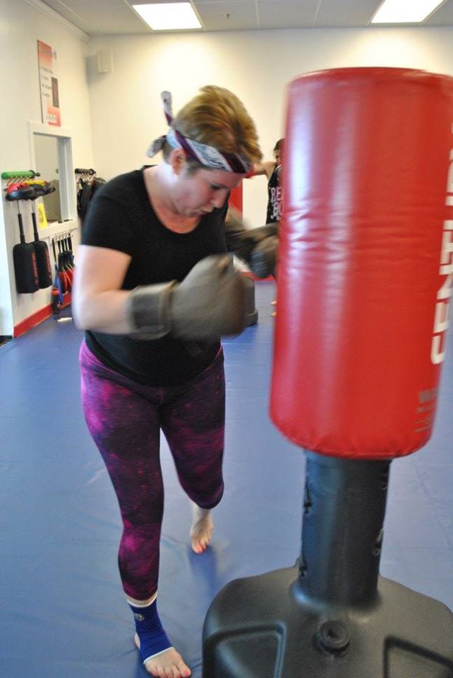 Fitness kickboxing for beginners in Cumming GA to burn fat and build strength